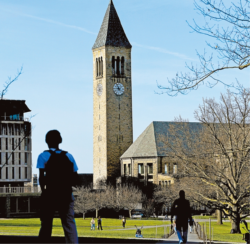 美國各大學促國際生提早回美。