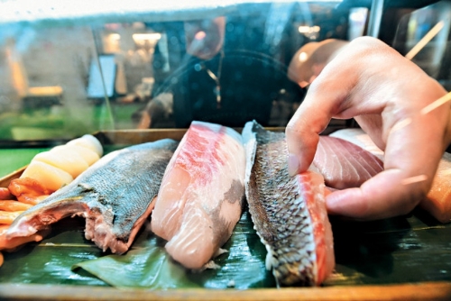 在香港經(jīng)營(yíng)日本餐廳的負(fù)責(zé)人均表示，如國(guó)家及香港放寬日本水產(chǎn)進(jìn)口，當(dāng)然是好消息。