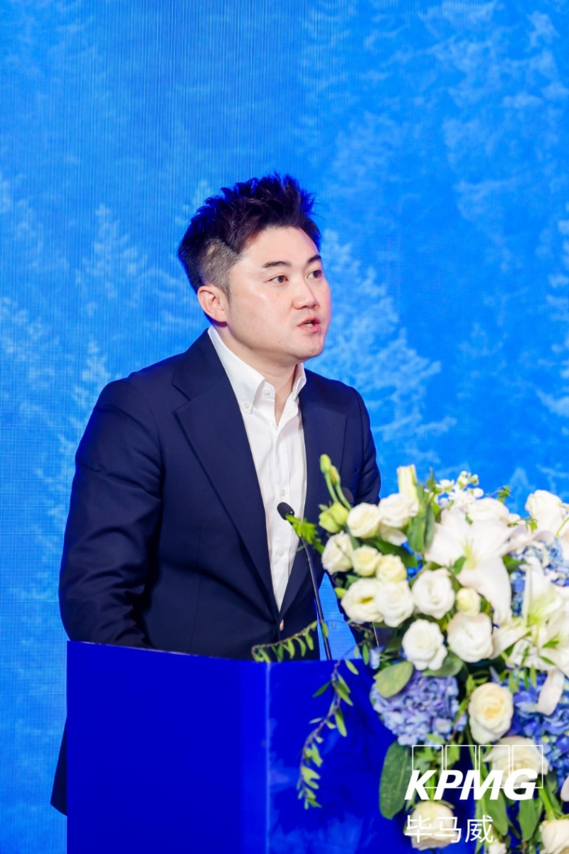 星島新聞集團(tuán)行政總裁兼社長蔡晉博士出席領(lǐng)獎(jiǎng)。