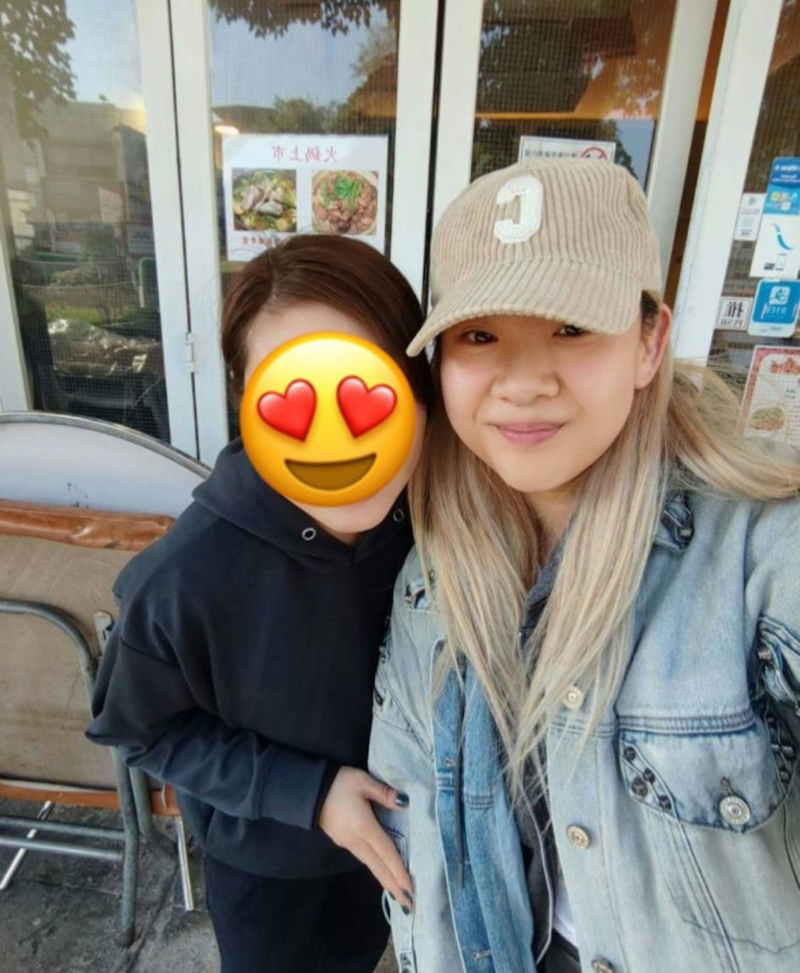 早前有網(wǎng)民在西貢巧遇鄭欣宜。