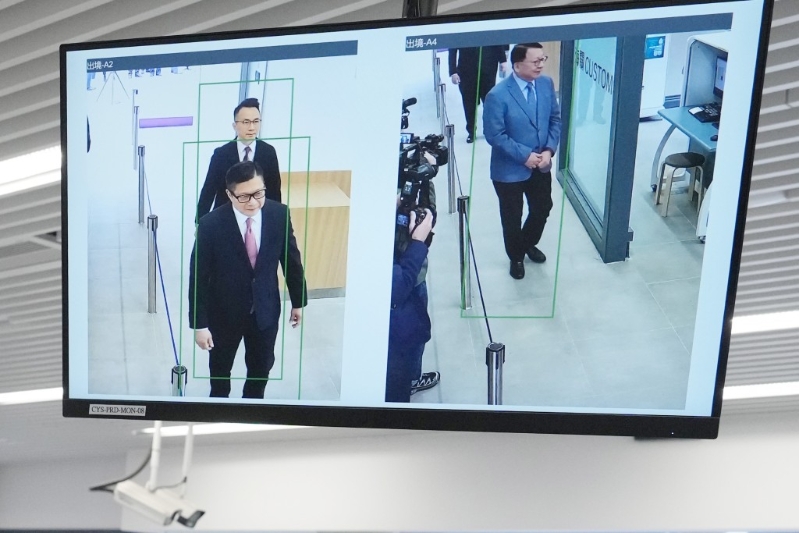 陳國基、鄧炳強(qiáng)等人試行無感通道。