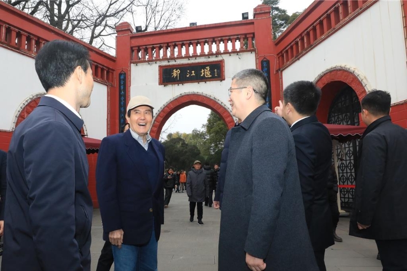 馬英九參觀四川都江堰水利工程。圖：馬英九基金會