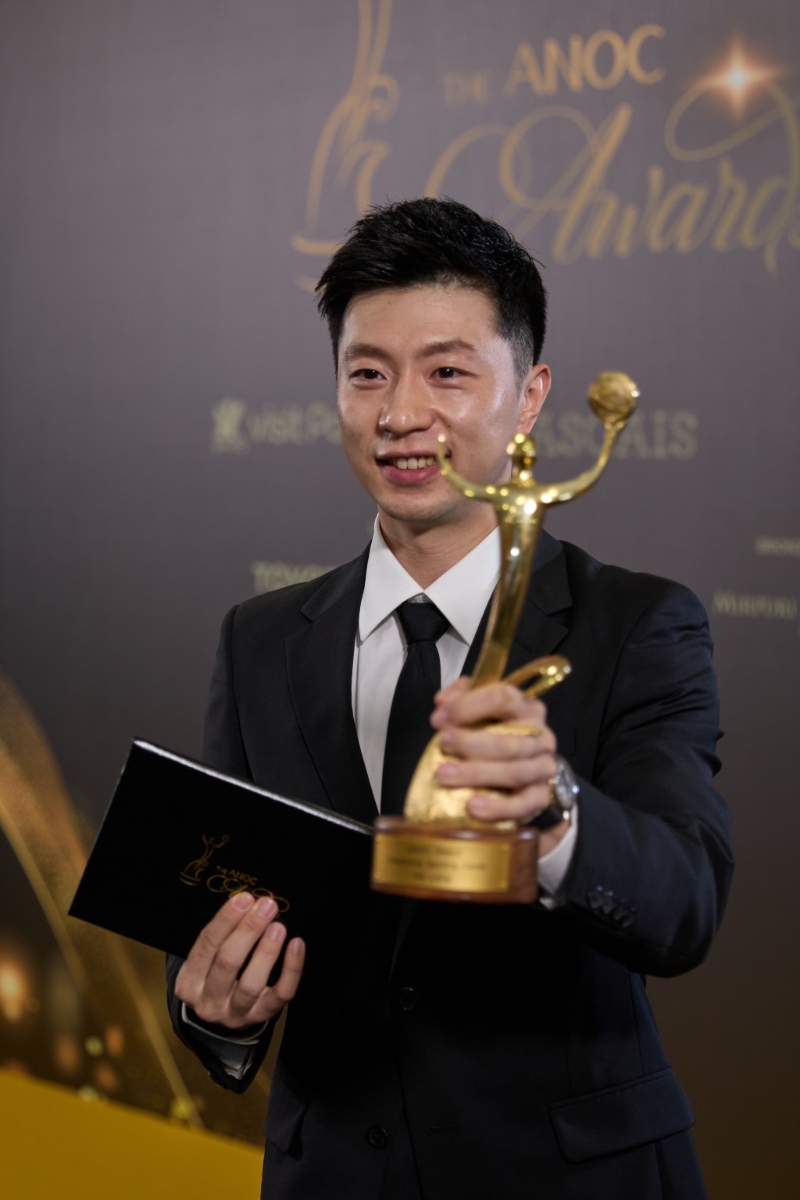 馬龍獲2024年國家和地區(qū)奧委會(huì)協(xié)會(huì)杰出運(yùn)動(dòng)生涯獎(jiǎng)。 新華社