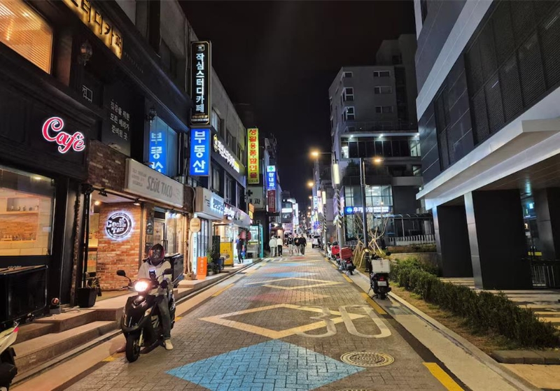 首爾街頭一景。路透社