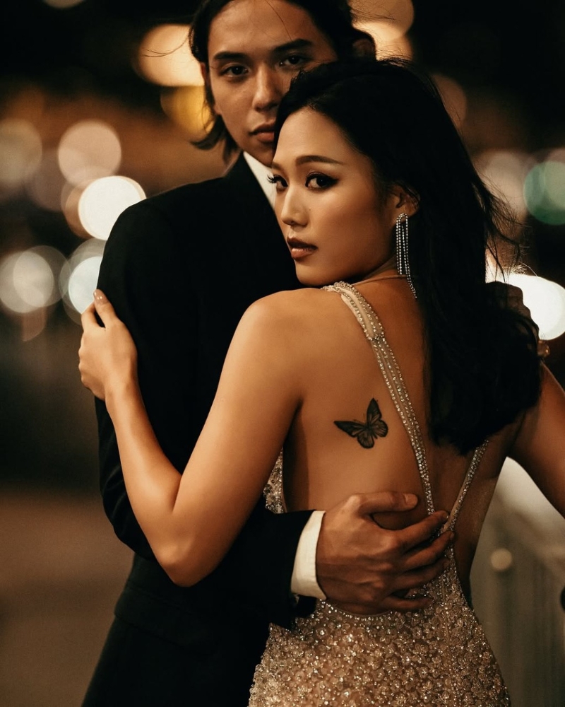 霍詠盈的蝴蝶紋身好搶眼。