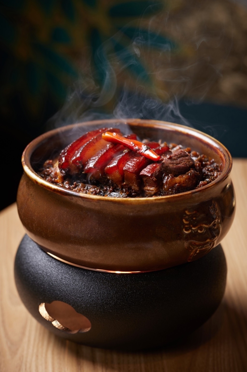 家鄉(xiāng)梅菜扣腩肉 $320