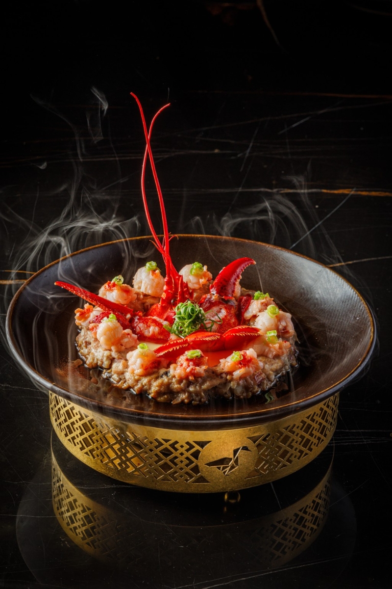 波士頓龍蝦手剁肉餅蒸水蛋$780。