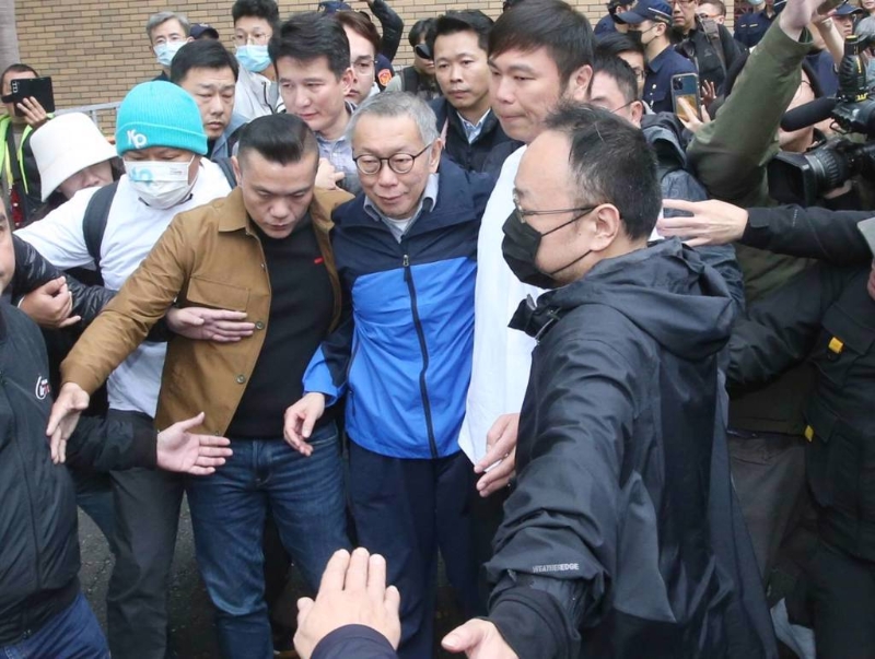 北院27日裁定交保，柯文哲完成交保后離開。