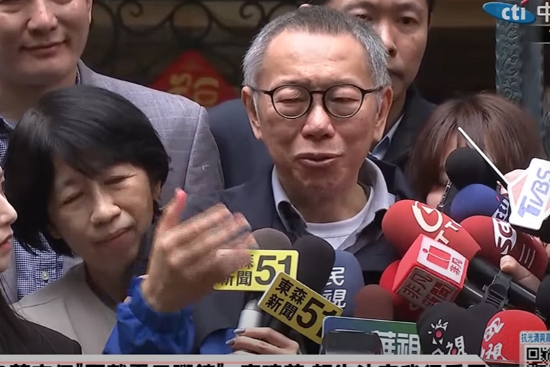 羈押114天的柯文哲返家。