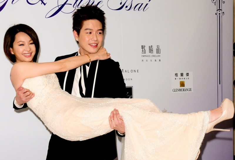 李易&六月 李易&六月