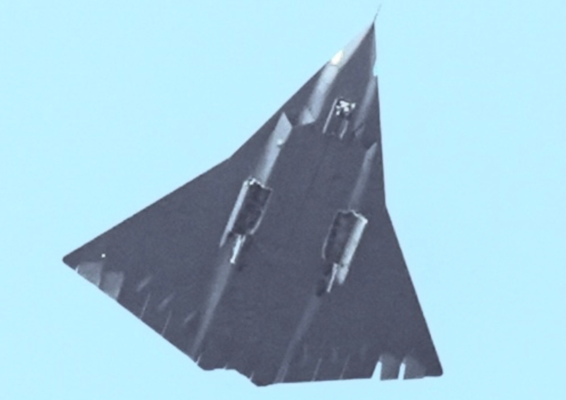 近日在大白天試飛的其中一款中方新型原型驗(yàn)證機(jī)。