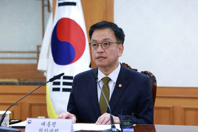 韓國代總統(tǒng)、企劃財政部長崔相穆在上任不到48小時，即在29日遇上該國18年來最大的空難事故。 路透社