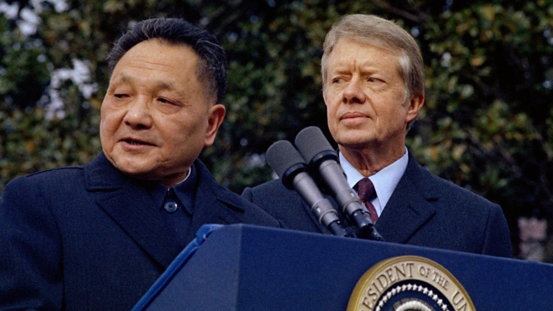 1979年1月底鄧小平展開9天訪美行程，這是中國國家領(lǐng)導(dǎo)人在中美正式建立外交關(guān)系后首次訪問美國。 美聯(lián)社