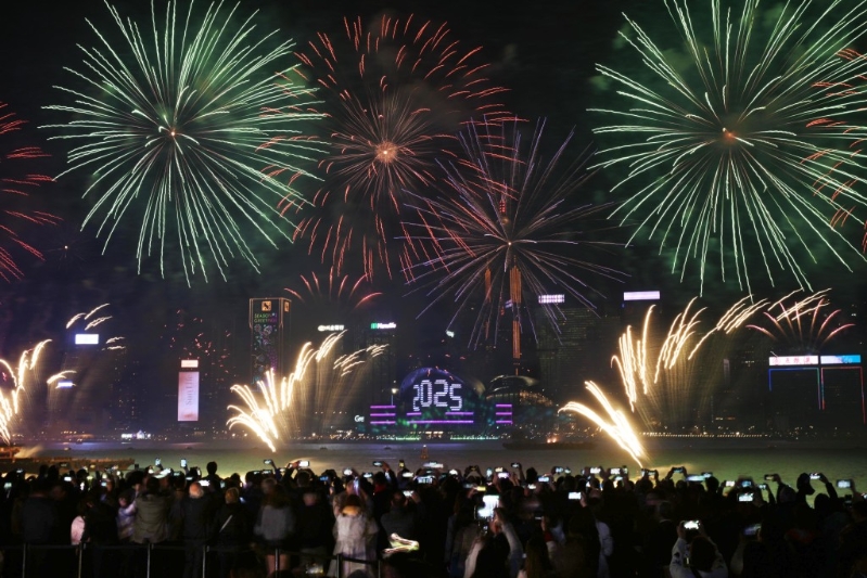 除夕煙花璀璨奪目。