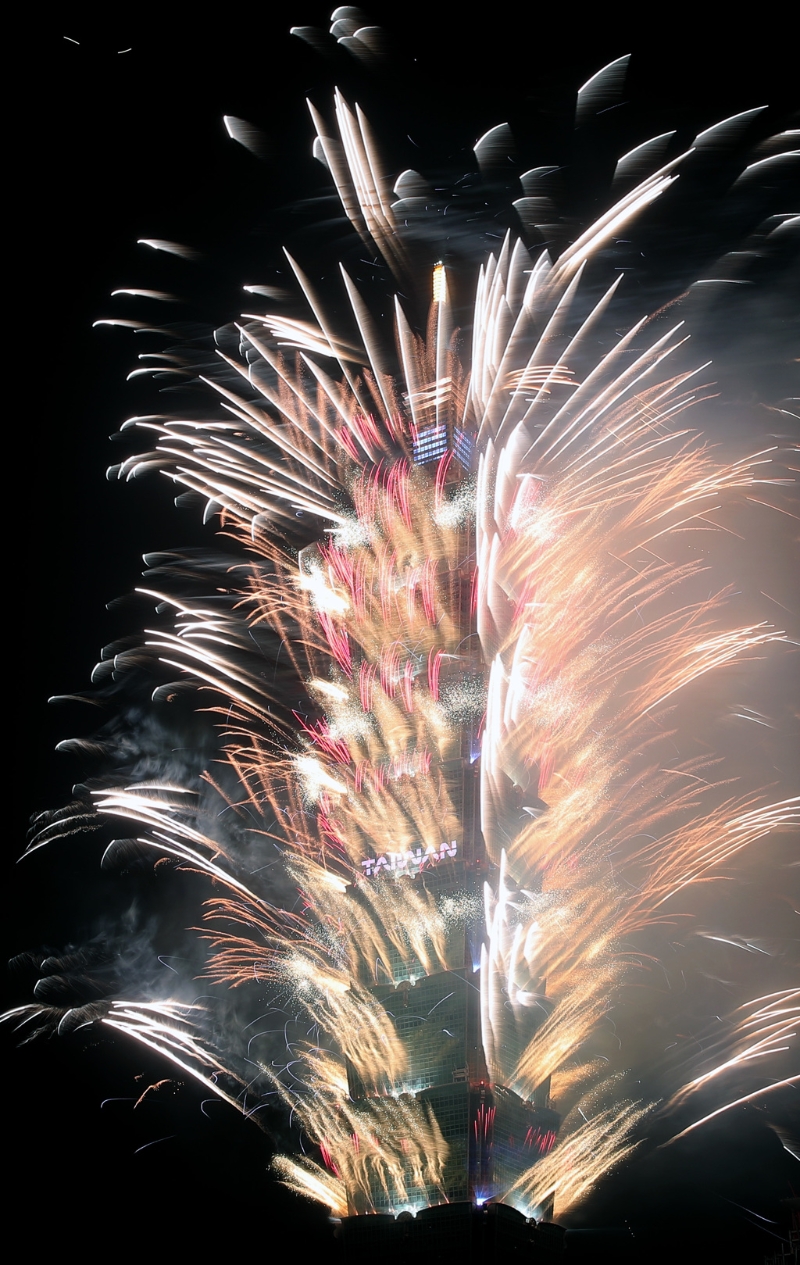 長(zhǎng)達(dá)6分鐘的煙火秀