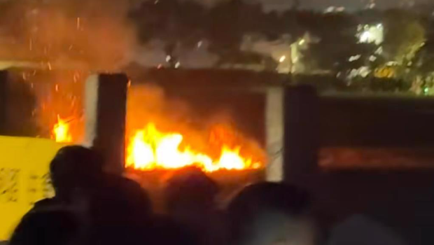 跨年煙火秀落焰直沖人群畫(huà)面在網(wǎng)絡(luò)瘋傳