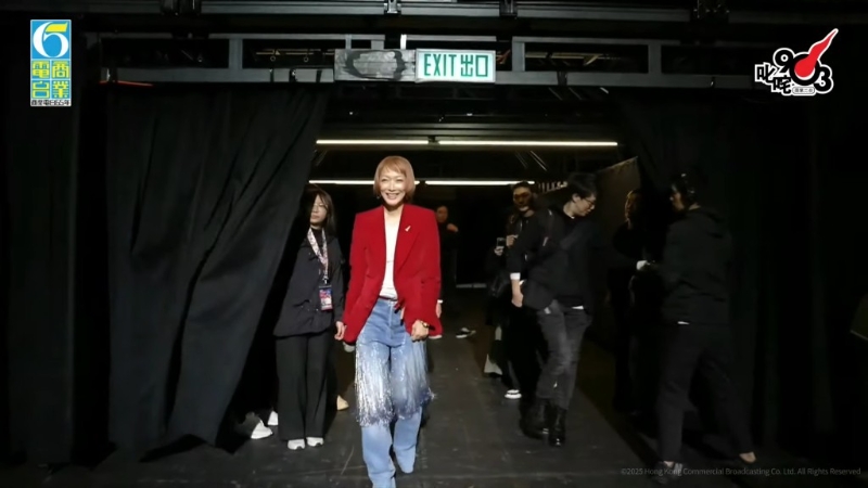 鄭秀文相隔24年現(xiàn)身叱咤。