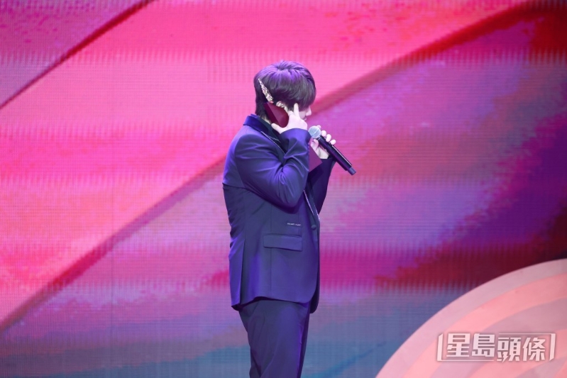 姜濤一度背對臺下，“唉...... 又要畀人鬧喇！”