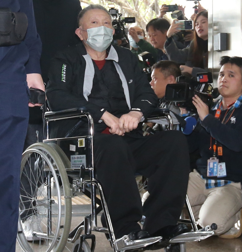 臺(tái)北地院審理京華城等案，北檢二度抗告成功，北院2日再度召開羈押庭，威京集團(tuán)主席沈慶京出庭應(yīng)訊。