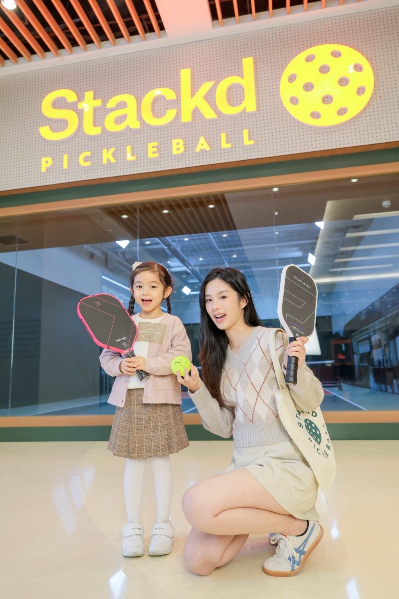 Stackd Pickleball是首個設(shè)于商場內(nèi)的匹克球場館，提供各式訓(xùn)練課程。