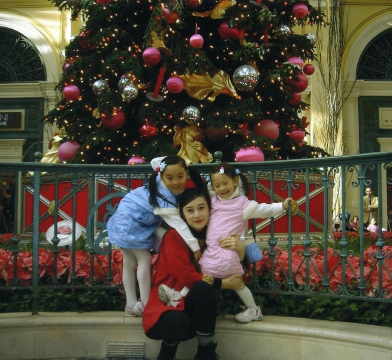 利智的63歲生日，一對女兒貼上昔日相慶祝。