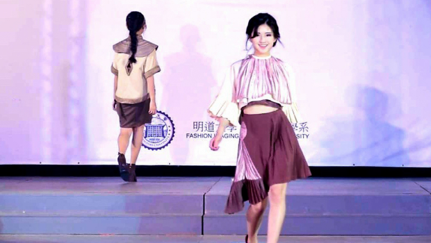 趙露思還擔(dān)任過系上模特兒