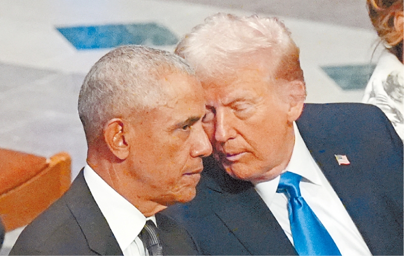 奧巴馬與特朗普交談。