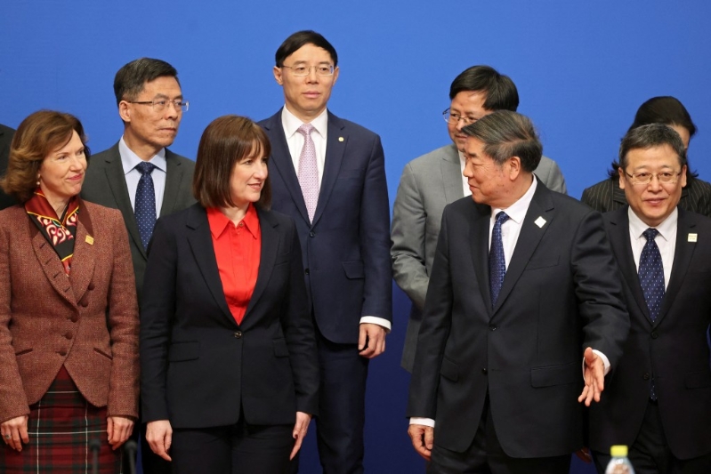 李韻晴與副總理何立峰會談。路透社