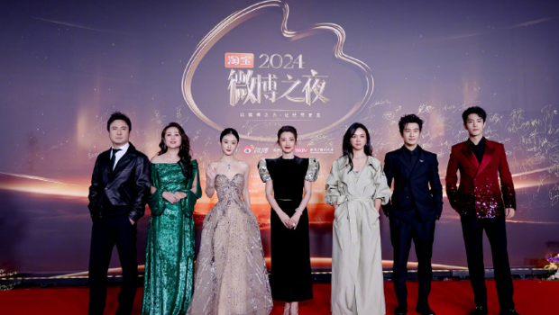 沈騰（左起）、馬麗、趙麗穎、李冰冰、湯唯、黃曉明、肖戰(zhàn)7位大咖明星一起走紅毯。