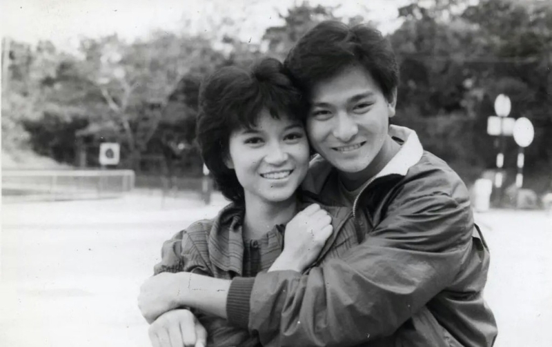 兩人在43年前TVB劇集《獵鷹》首度擔(dān)正男、女主角，陳敏兒飾演其女友。