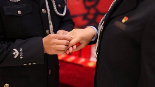 云南警察情侶徐明（化名）和冼莎莎（化名）日前訂婚。