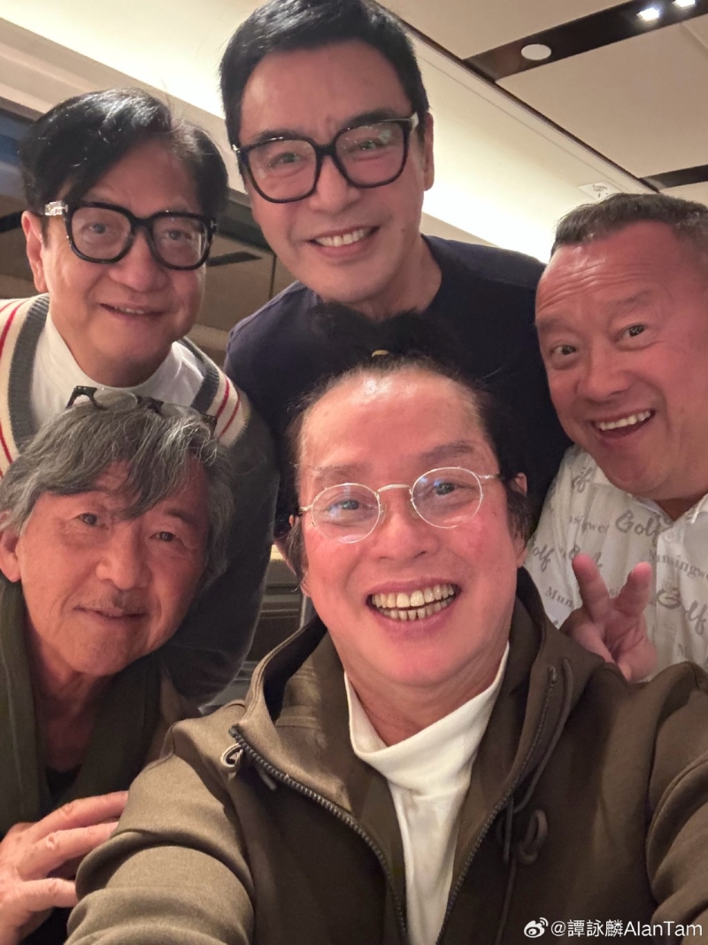 譚詠麟用橡筋茶起頭暑，就速樂隊(duì)Mr.成員黎澤恩(Ronny)都忍不住留言：「搞呀Mr.Tam」？