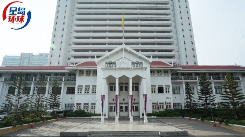 保安局專責小組今早到達泰國皇家警察總部，會見多個當?shù)鼐讲块T。 劉駿軒攝