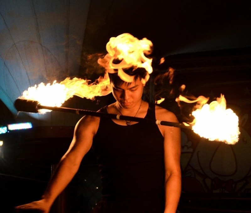 臺(tái)灣火舞表演者謝岳鵬。IG