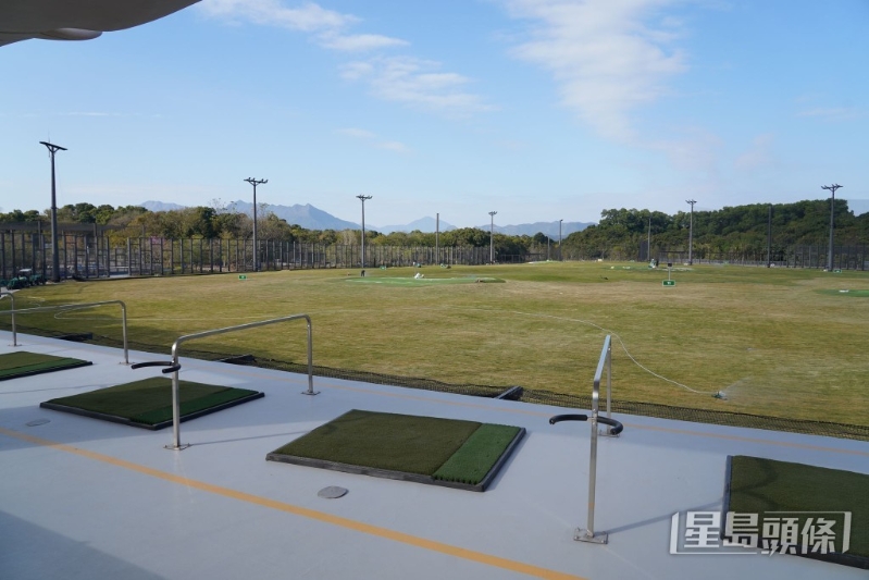 高爾夫球練習(xí)場(chǎng)，道多達(dá)70條，每一條球道均具備Trackman雷達(dá)科技，能夠提供揮桿、撃球速度、高球飛行距離等實(shí)時(shí)數(shù)據(jù)