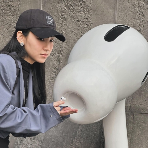 炎明熹日前在IG上載多張到重慶的照片。