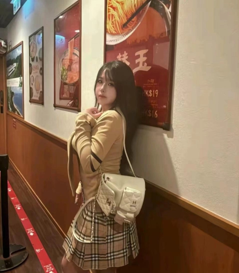 內(nèi)媒指，21歲的吳佳琪為江蘇的富家女。