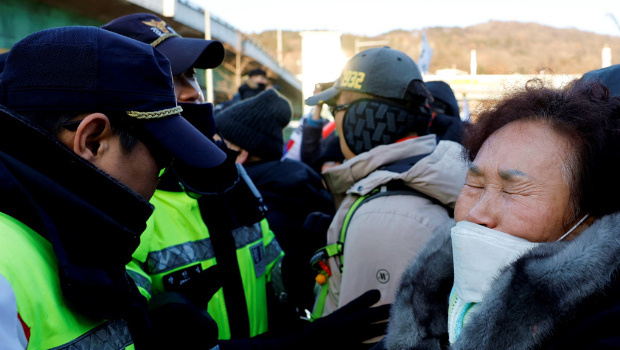 傳尹錫悅自愿到案 傳尹錫悅自愿到案