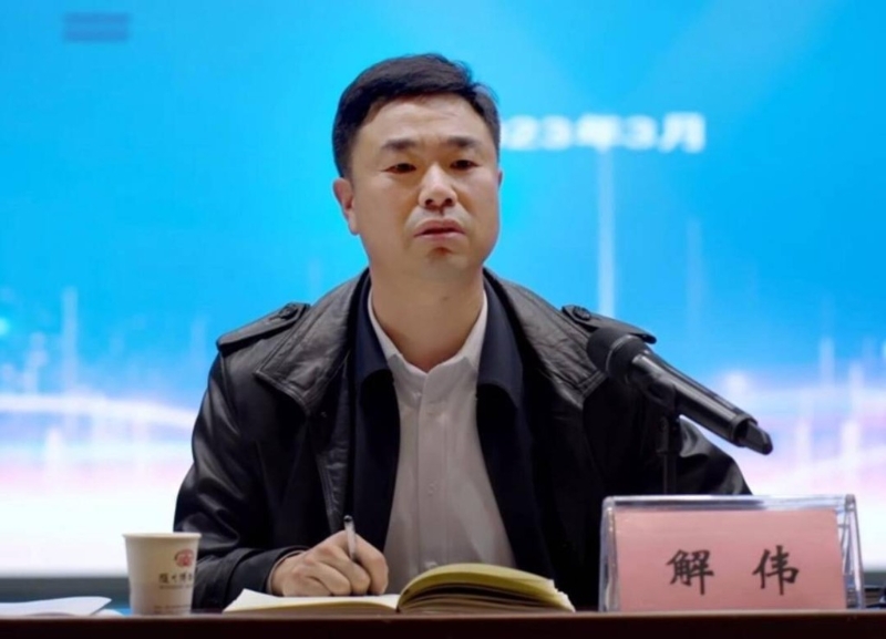 湖北隨州網(wǎng)紅文旅局長(zhǎng)解偉涉毆打官員被行拘兼免職。1