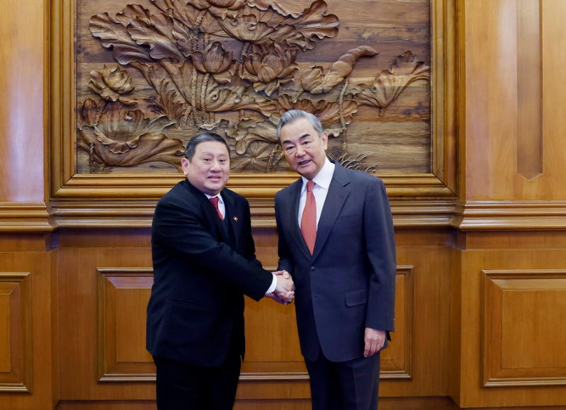 王毅在北京會(huì)見東盟駐華使節(jié)，商談打擊電騙活動(dòng)。 外交部