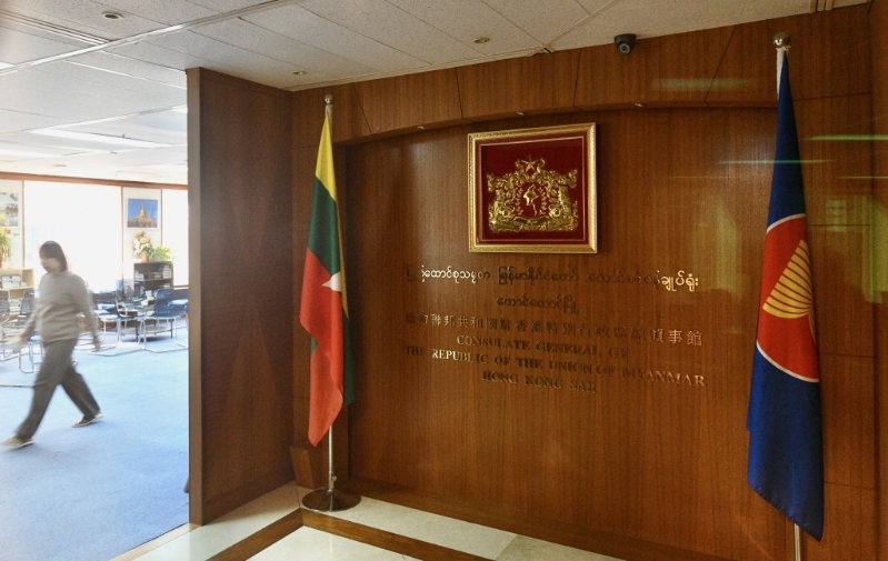 領(lǐng)事館沒有派員收信。