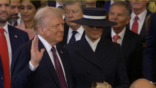 特朗普當(dāng)?shù)貢r(shí)間1月20日宣誓就職畫面 特朗普當(dāng)?shù)貢r(shí)間1月20日宣誓就職畫面