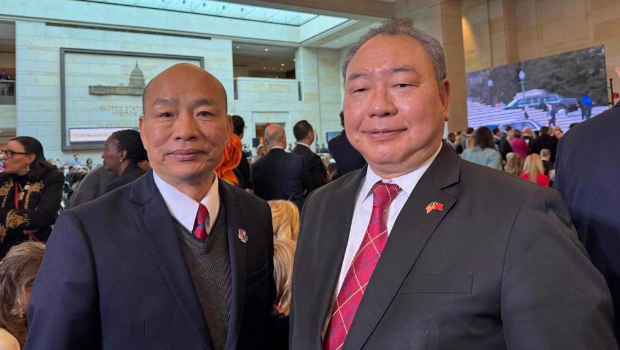 韓國瑜（左）、俞大?（右）。