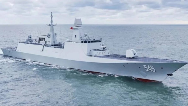 054B“漯河艦”今早入列山東青島某軍港。