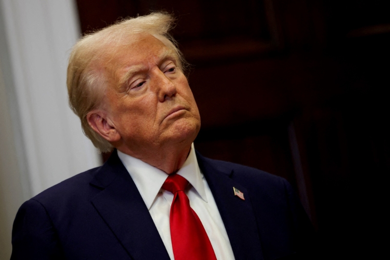 美國(guó)總統(tǒng)特朗普21日宣布，將開(kāi)除上千名拜登政府時(shí)期公務(wù)員，同時(shí)特朗普政府也指示，涉及“多元、公平及包容”（DEI）計(jì)劃的聯(lián)邦雇員22日前開(kāi)始放帶薪假。路透社