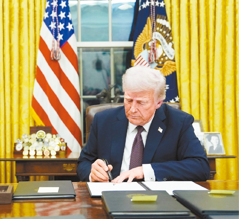 總統(tǒng)特朗普下令所有聯(lián)邦機構關閉DEI部門。