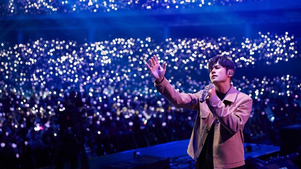 周杰倫去年在臺(tái)北大巨蛋舉行為期4天的“嘉年華”世巡回演唱會(huì) 周杰倫去年在臺(tái)北大巨蛋舉行為期4天的“嘉年華”世巡回演唱會(huì)