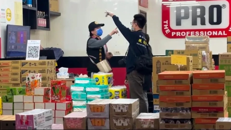 被黑幫闖入開槍殺人的飲料批發(fā)店?！≈刑?/></a></p><p style=