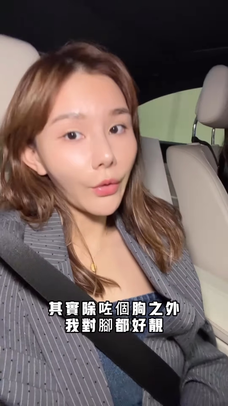 五索又拍片玩“花式曬命”。