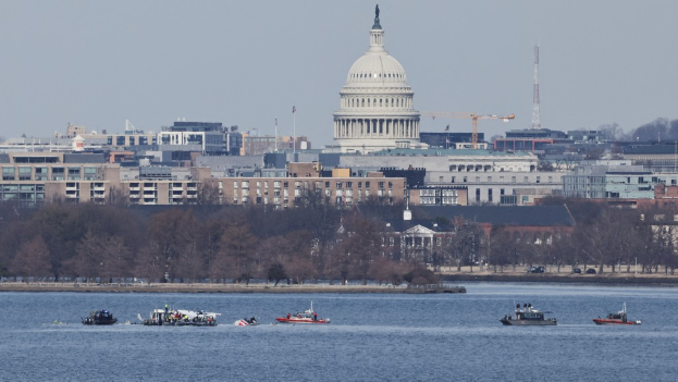 搜尋飛機(jī)殘骸